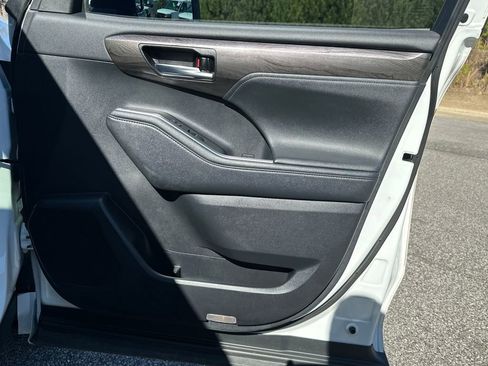 Used 2021 Toyota Highlander Limited image 40