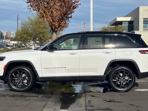 New 2025 Jeep Grand Cherokee Limited image 7