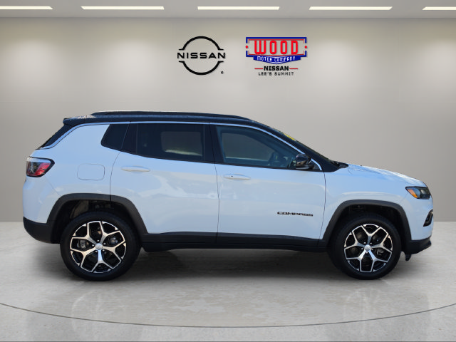 Used 2024 Jeep Compass Limited AWD/4WD image 2
