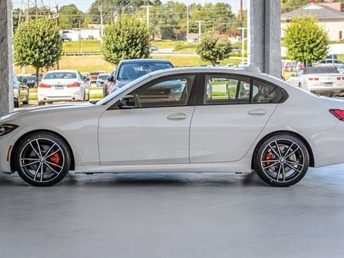 Used 2022 BMW 330i Sedan w/ M Sport Package RWD image 57