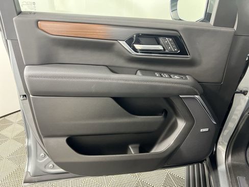 Used 2025 GMC Yukon XL Denali w/ Denali Reserve Package image 24