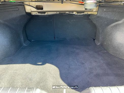 Used 2023 Hyundai Elantra Limited image 19