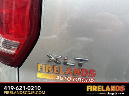 Used 2019 Ford Explorer XLT image 12