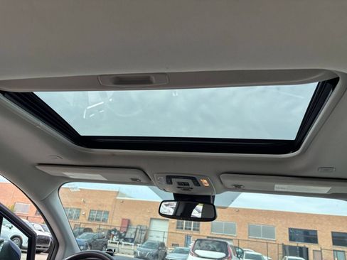Used 2025 Toyota Sienna XLE FWD image 28