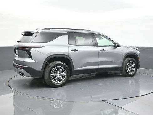 Used 2025 Chevrolet Traverse LT w/ Driver Confidence Package FWD image 15