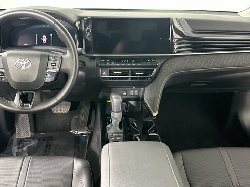 Used 2025 Toyota Camry XLE FWD image 18