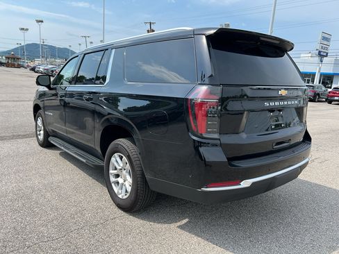 Used 2025 Chevrolet Suburban LT w/ Sun And Tow Package AWD/4WD image 7