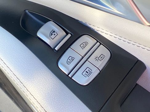 Used 2024 BMW X7 xDrive40i w/ Executive Package image 19