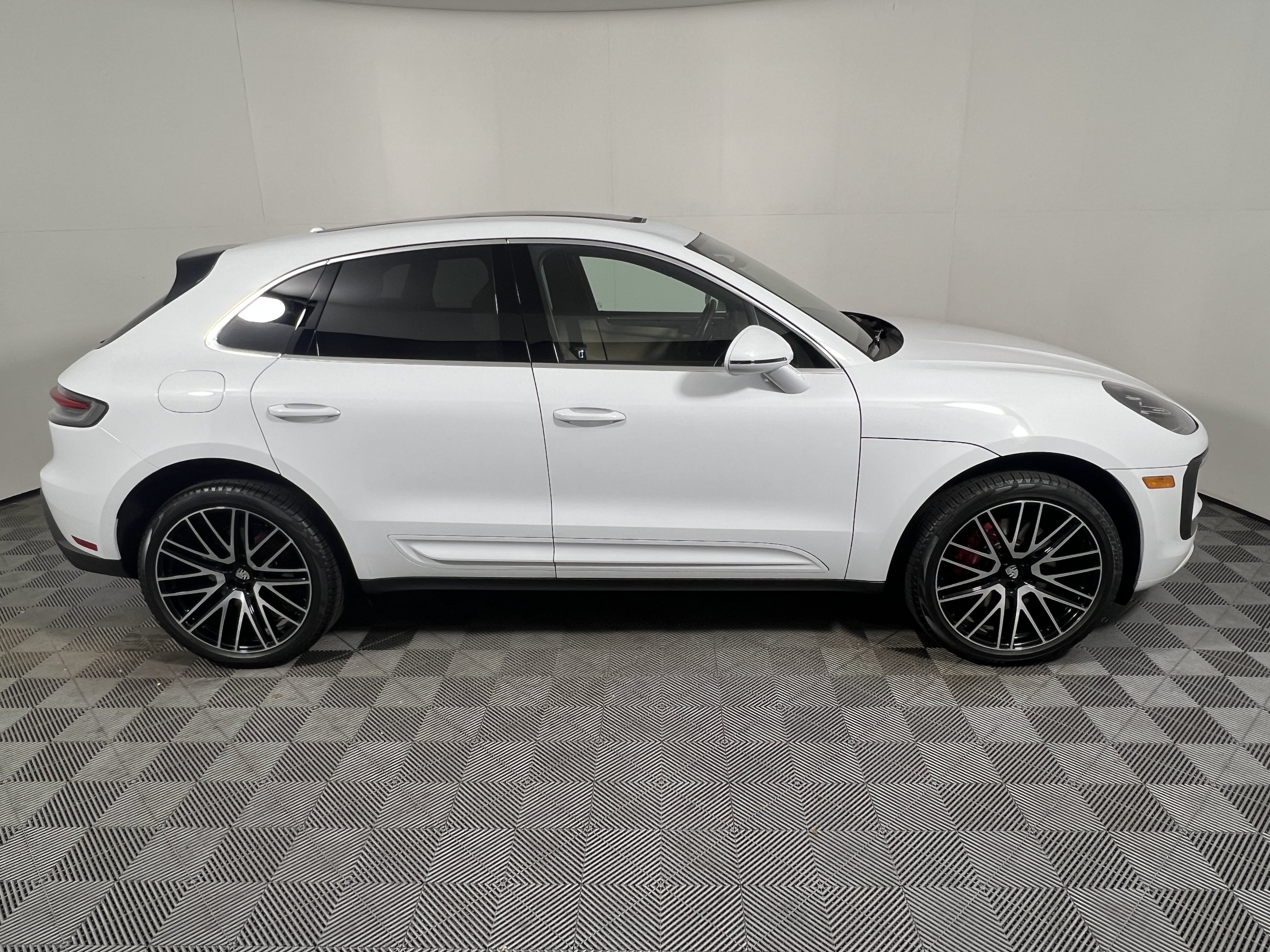 Certified 2026 Porsche Macan S AWD/4WD image 8
