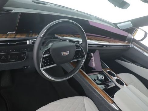 Used 2025 Cadillac Escalade ESV Sport Platinum image 18