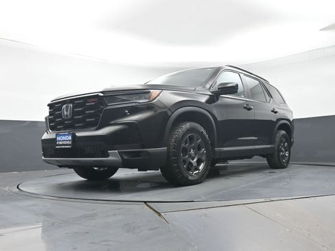 Certified 2023 Honda Pilot TrailSport image 28