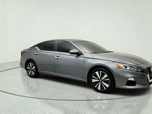 Used 2022 Nissan Altima 2.5 SV FWD image 3