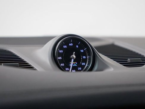 Used 2025 Porsche Cayenne w/ Premium Package image 29