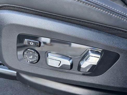 Used 2025 BMW X6 xDrive40i w/ Executive Package image 17