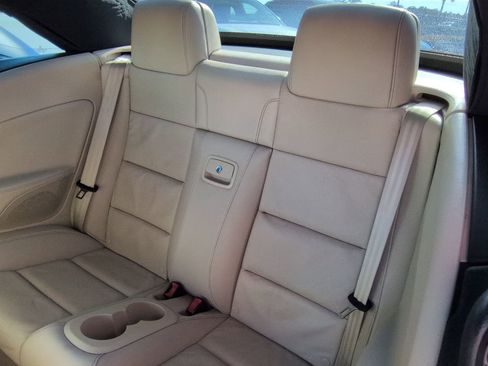 Used 2015 Volkswagen Eos Executive image 13