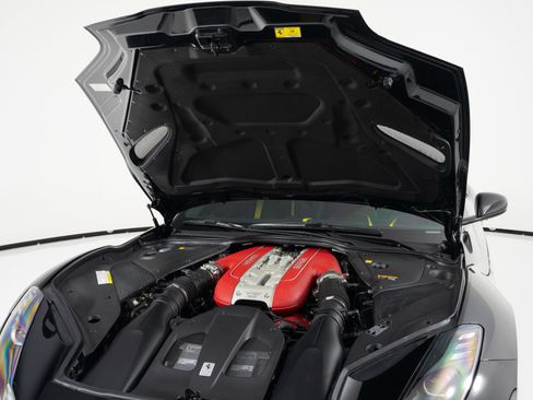 Used 2019 Ferrari 812 Superfast RWD image 30