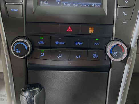 Used 2015 Toyota Camry LE image 26