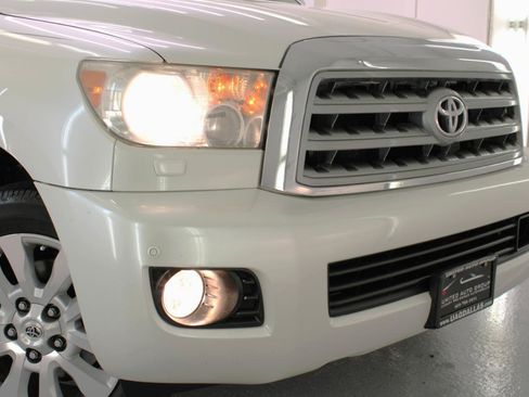 Used 2012 Toyota Sequoia Platinum AWD/4WD image 23