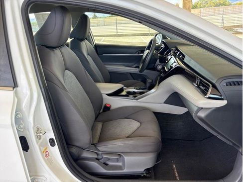 Used 2019 Toyota Camry LE image 14