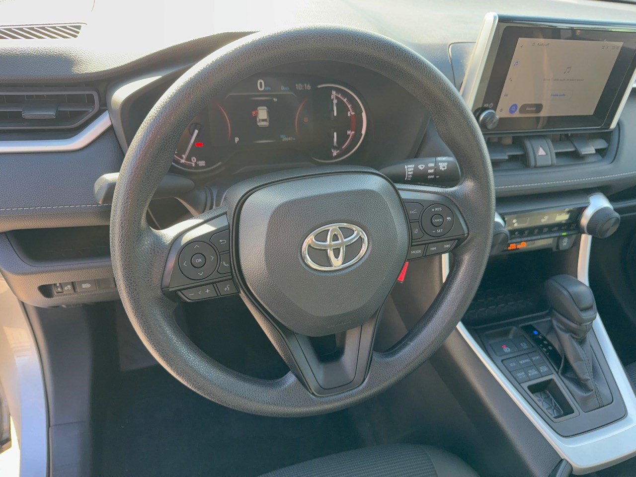 Used 2025 Toyota RAV4 LE AWD/4WD image 10
