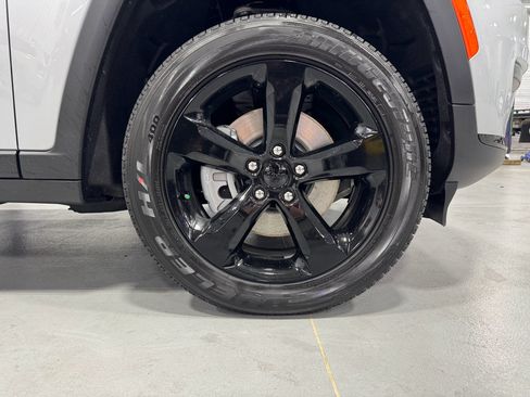 New 2025 Jeep Grand Cherokee L Altitude image 22