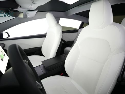 Used 2025 Tesla Model 3 Long Range image 4