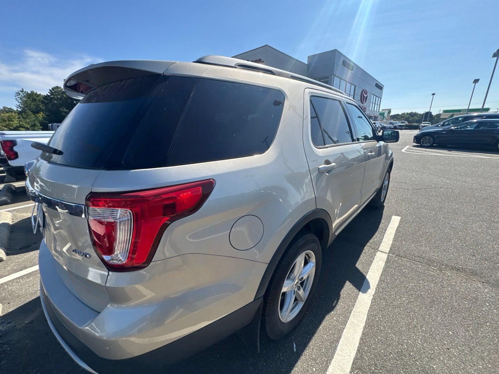 Used 2017 Ford Explorer XLT AWD/4WD image 12