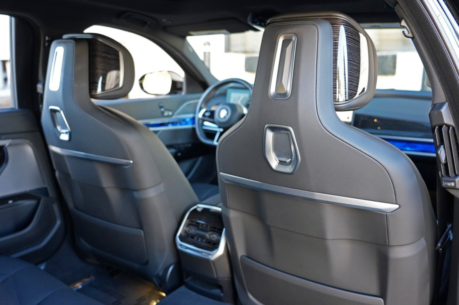 Used 2023 BMW 740i RWD image 47