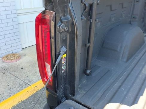 Used 2022 GMC Sierra 1500 SLT image 8