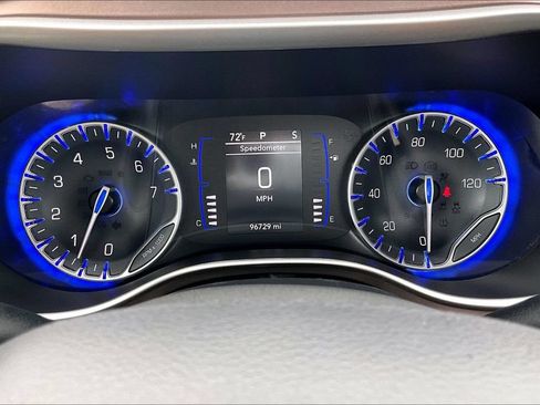 Used 2023 Chrysler Voyager LX FWD image 19