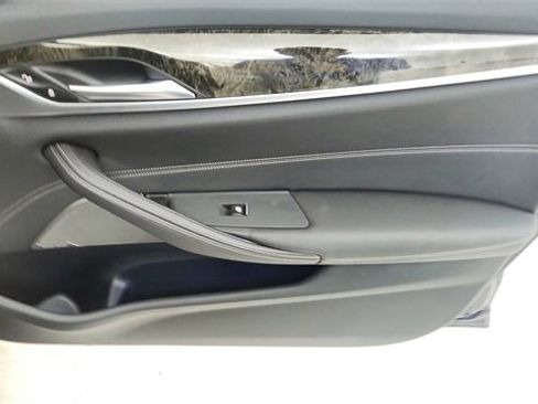 Used 2022 BMW 540i xDrive w/ Executive Package image 25