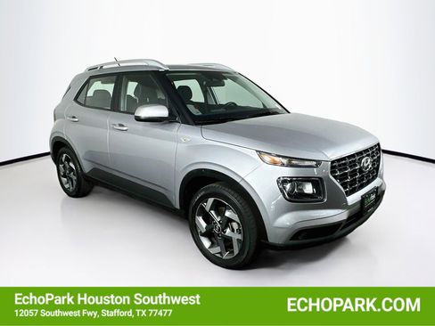 Used 2025 Hyundai Venue SEL FWD image 1