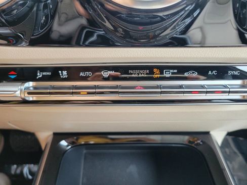 Used 2025 Mercedes-Benz GLA 250 4MATIC image 23