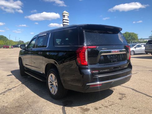 Used 2023 GMC Yukon XL SLT AWD/4WD image 5