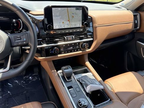 Used 2025 Nissan Pathfinder Platinum AWD/4WD image 9