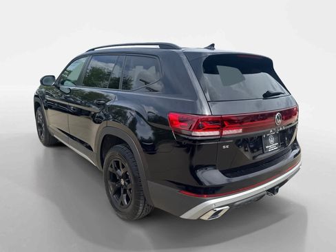 Used 2025 Volkswagen Atlas Peak Edition SE AWD/4WD image 4