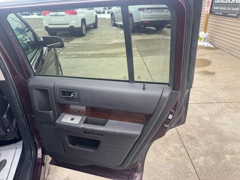 Used 2011 Ford Flex SEL w/ Convenience Pkg image 16