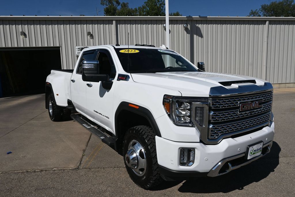 Used 2023 GMC Sierra 3500 Denali w/ Technology Package AWD/4WD image 2