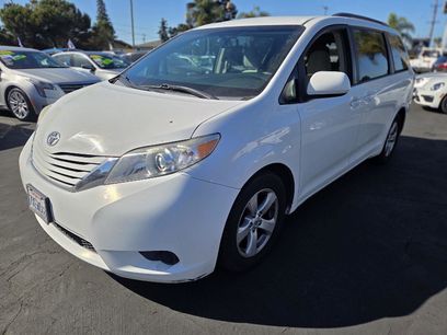 Used 2017 Toyota Sienna LE