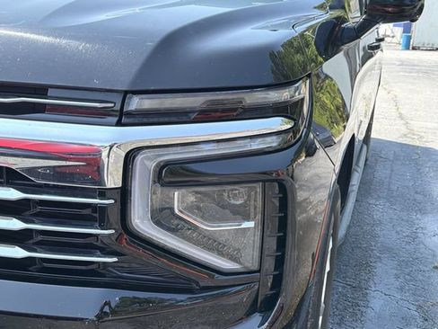 Used 2025 Chevrolet Suburban LT RWD image 3