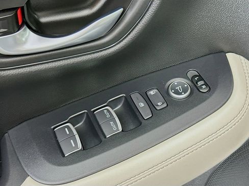 New 2026 Honda HR-V EX-L image 17