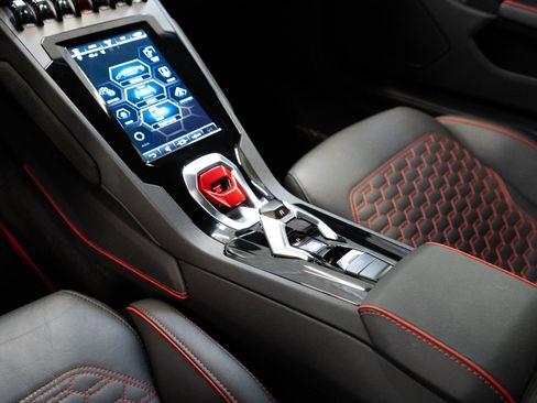 Used 2020 Lamborghini Huracan EVO image 19