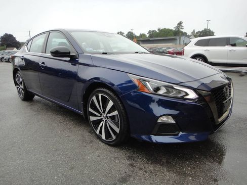 Used 2021 Nissan Altima 2.5 SR w/ SR Premium Package AWD/4WD image 3