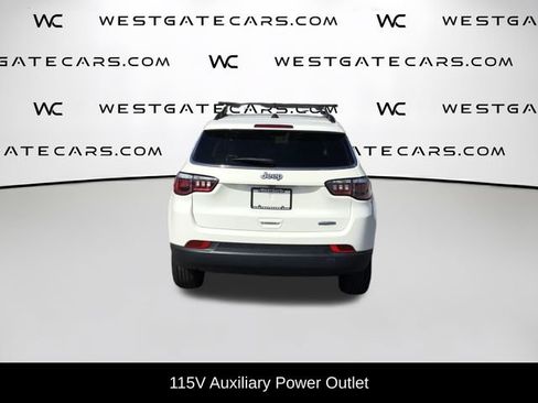 Used 2018 Jeep Compass Latitude w/ Popular Equipment Group FWD image 10