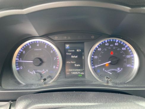 Used 2019 Toyota Highlander Plus FWD image 18
