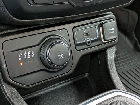 Used 2021 Jeep Renegade Sport image 25