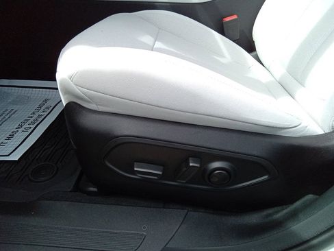 New 2026 Jeep Cherokee Laredo image 13