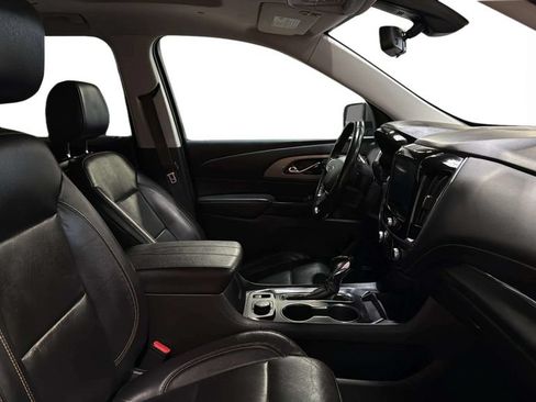 Used 2021 Chevrolet Traverse RS w/ LPO, Floor Liner Package AWD/4WD image 9