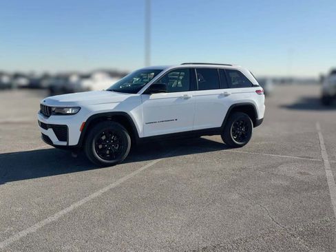New 2026 Jeep Grand Cherokee Altitude image 5