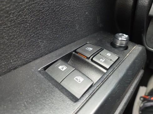 Used 2023 Toyota Tacoma SR image 18